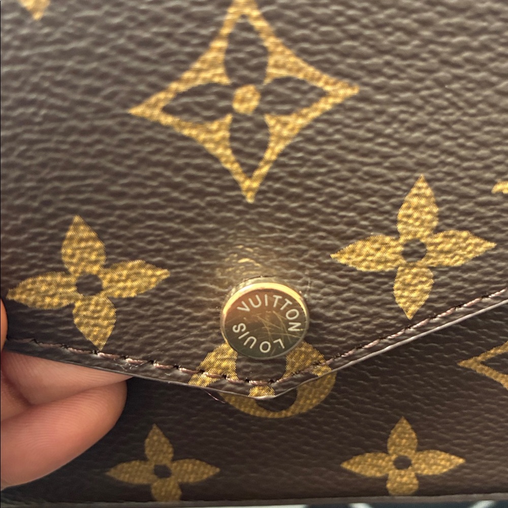 Louis Vuitton Pochette Félicie in Monogram - removable gold chain & Pink lining - Picture 15 of 17